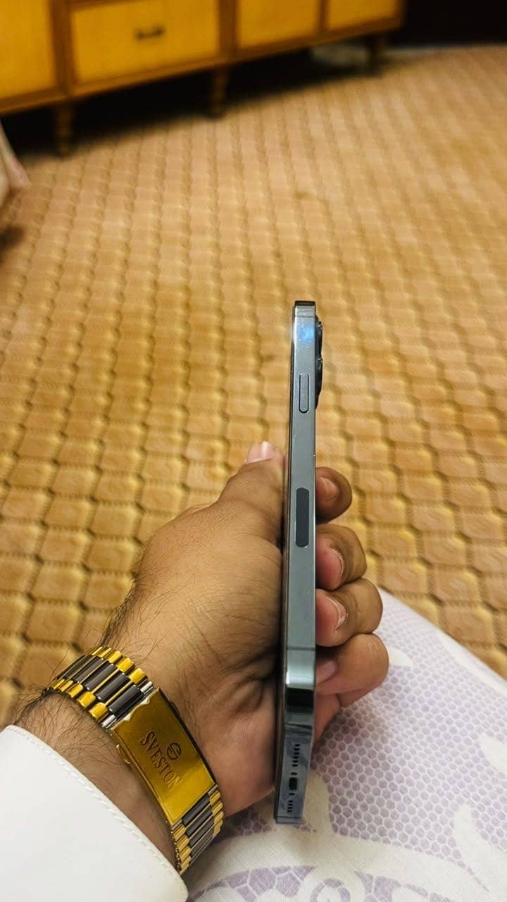 Apple iPhone 12 Pro Max 4