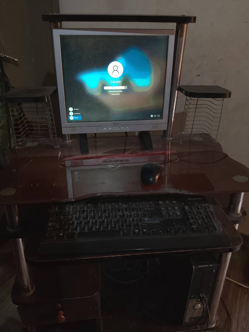 Complete Computer Setup with Table, LCD, Keyboard & Mouse 4