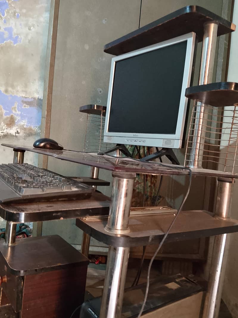 Complete Computer Setup with Table, LCD, Keyboard & Mouse 7