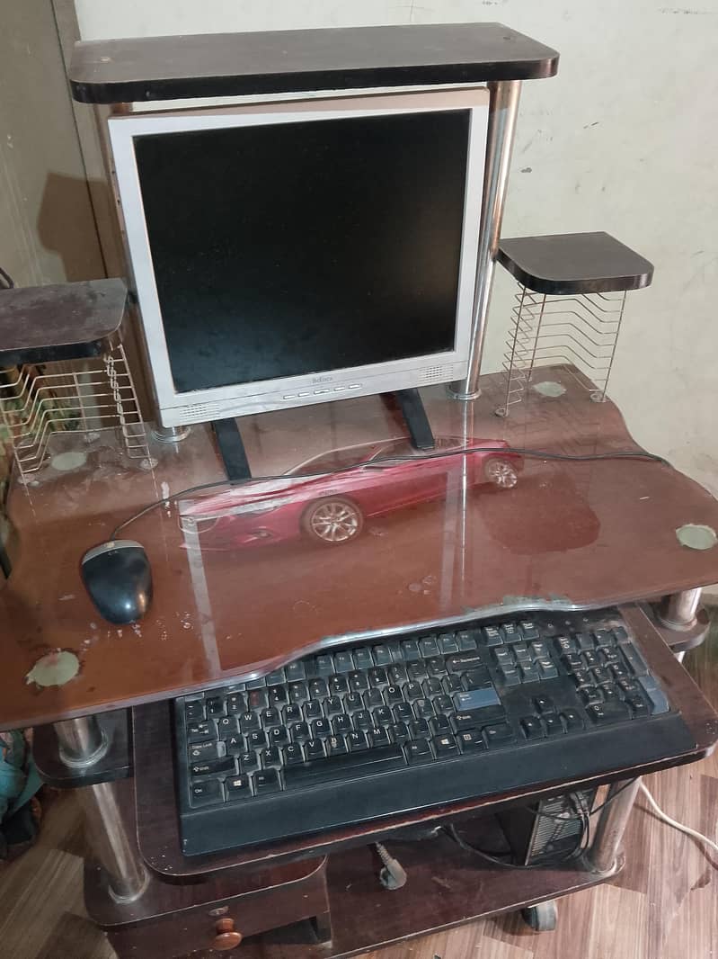 Complete Computer Setup with Table, LCD, Keyboard & Mouse 10