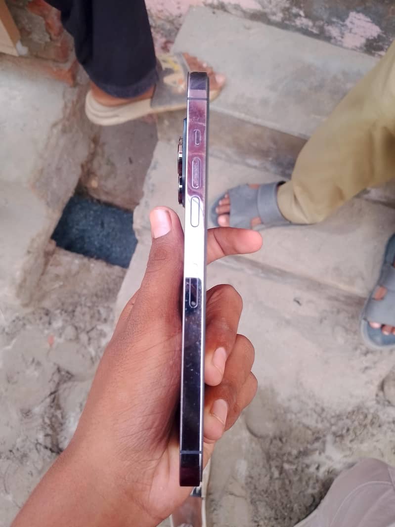 Apple iPhone 14 Pro Max 1
