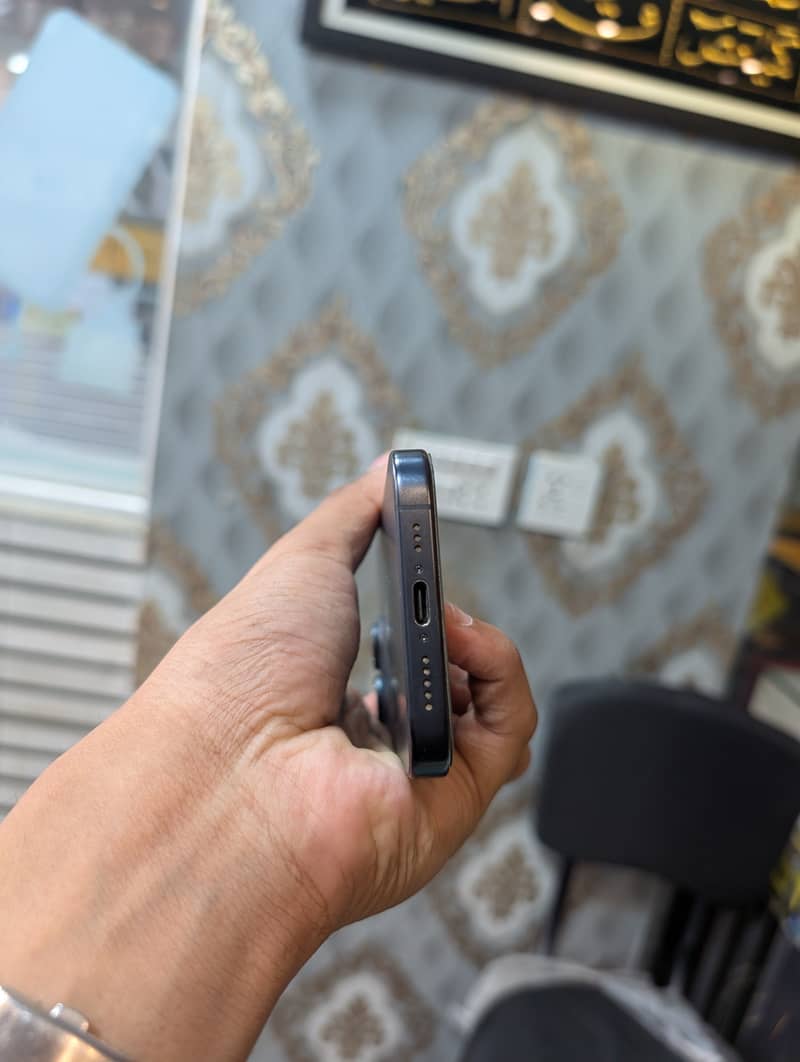 Apple iPhone 15 Pro jv 2