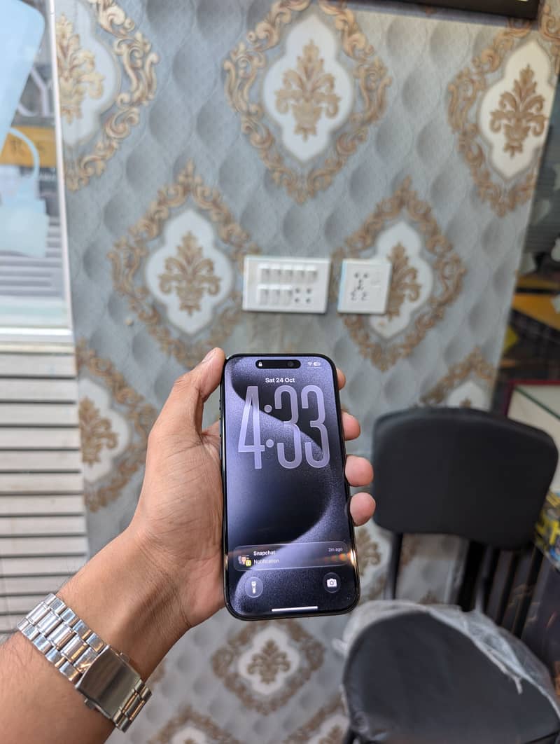 Apple iPhone 15 Pro jv 3