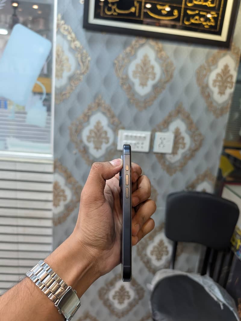 Apple iPhone 15 Pro jv 5