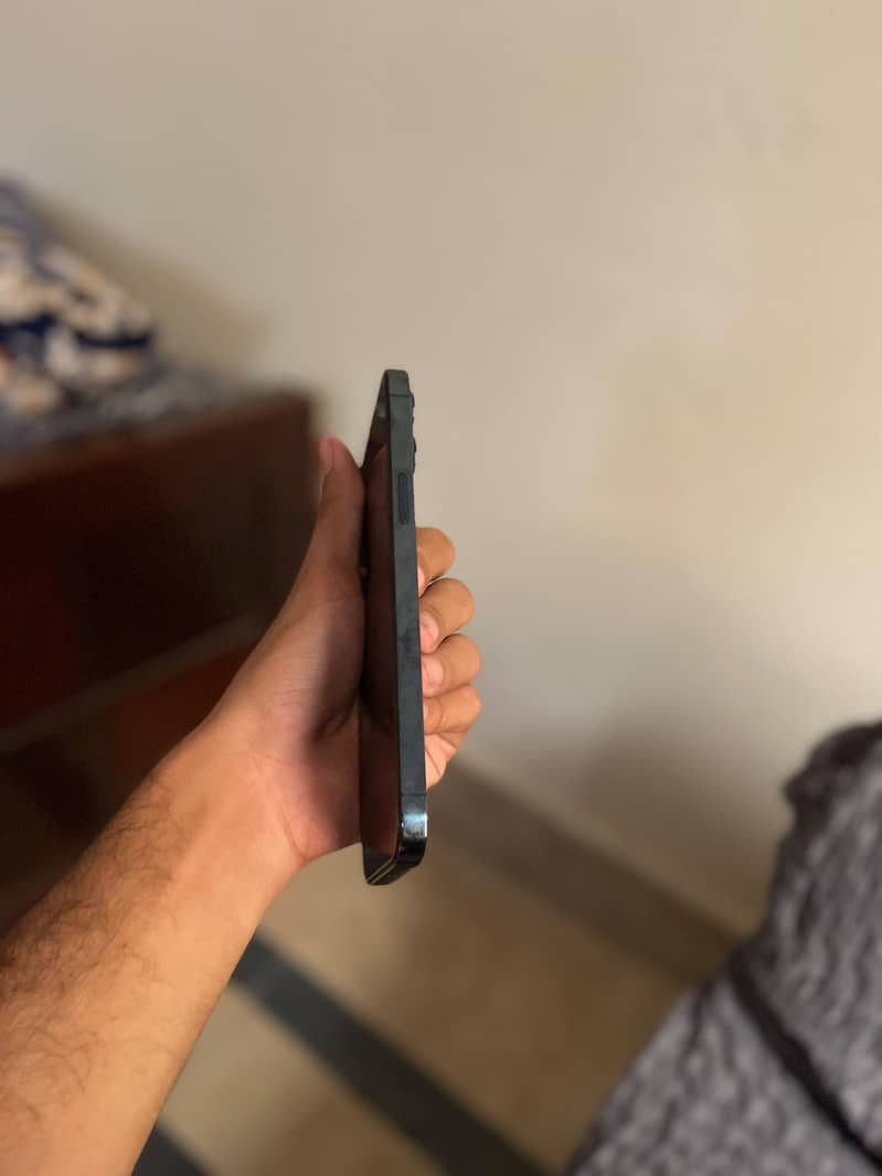 Apple iPhone 12 Pro Max 4