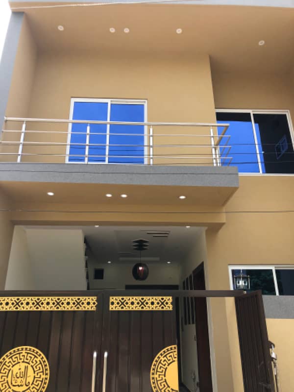 Ideal location solid construction brand new double kitchen 0