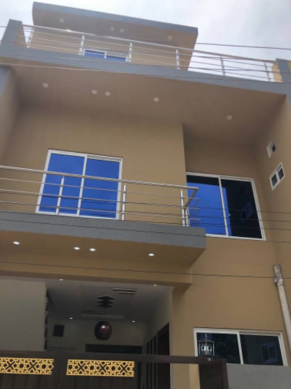 Ideal location solid construction brand new double kitchen 1