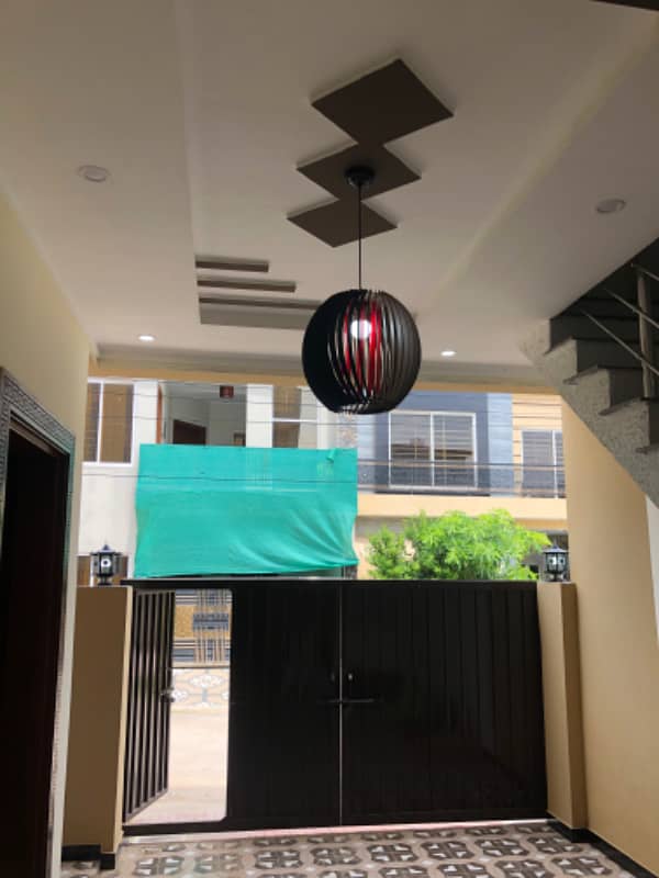 Ideal location solid construction brand new double kitchen 3