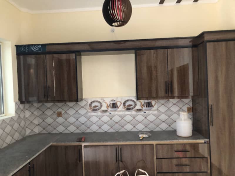 Ideal location solid construction brand new double kitchen 4