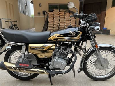 CG 125 Self Start Black Gold 2026