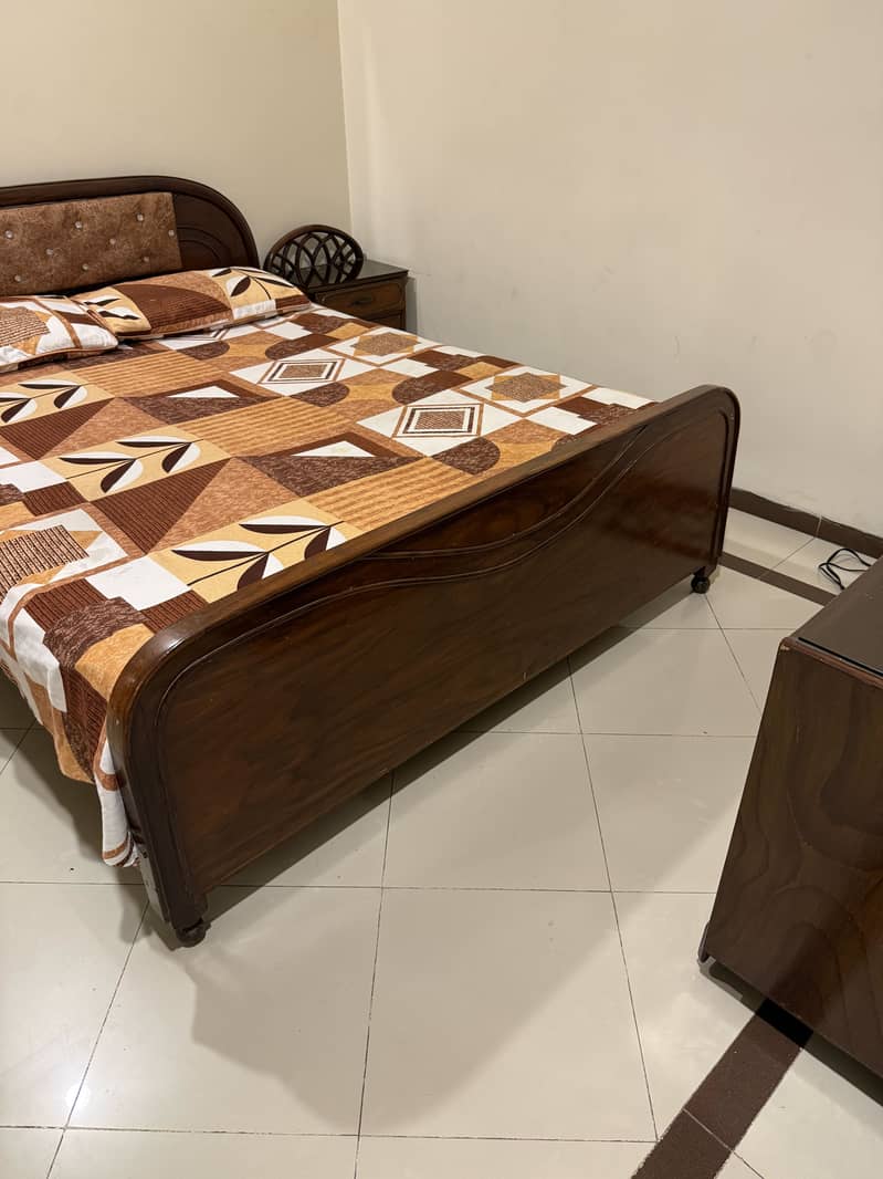Complete bed set with side table and dressing table 1