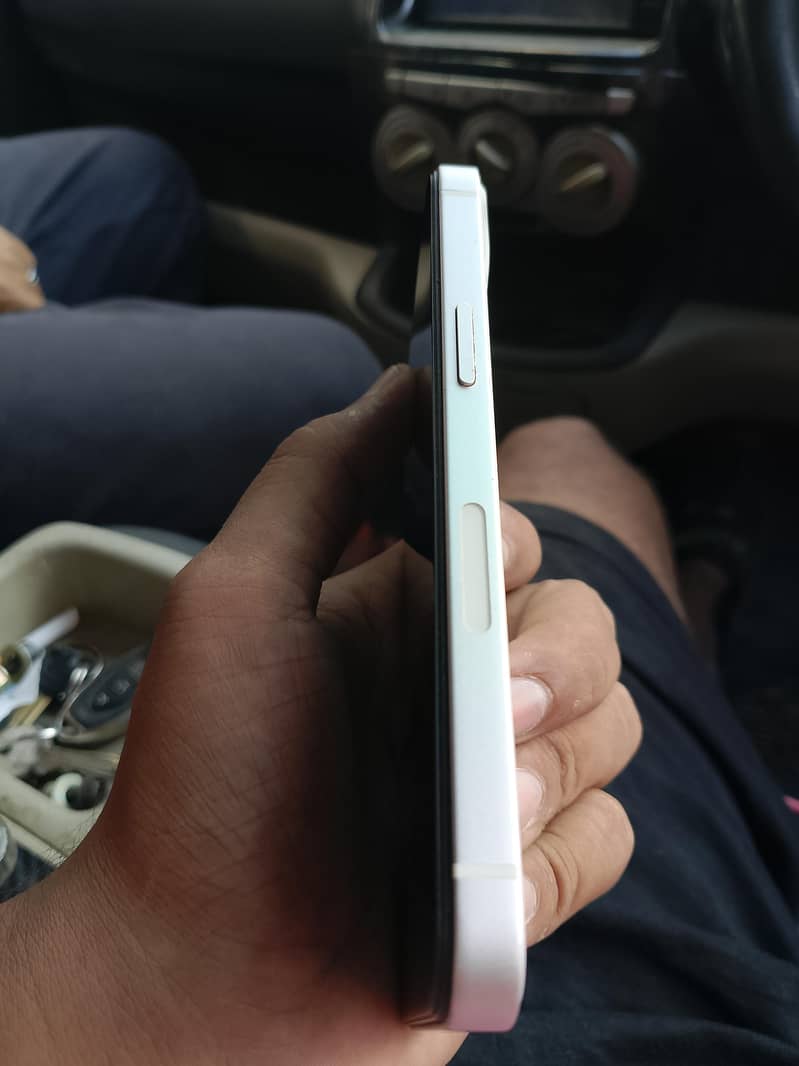 Apple iPhone 13 2