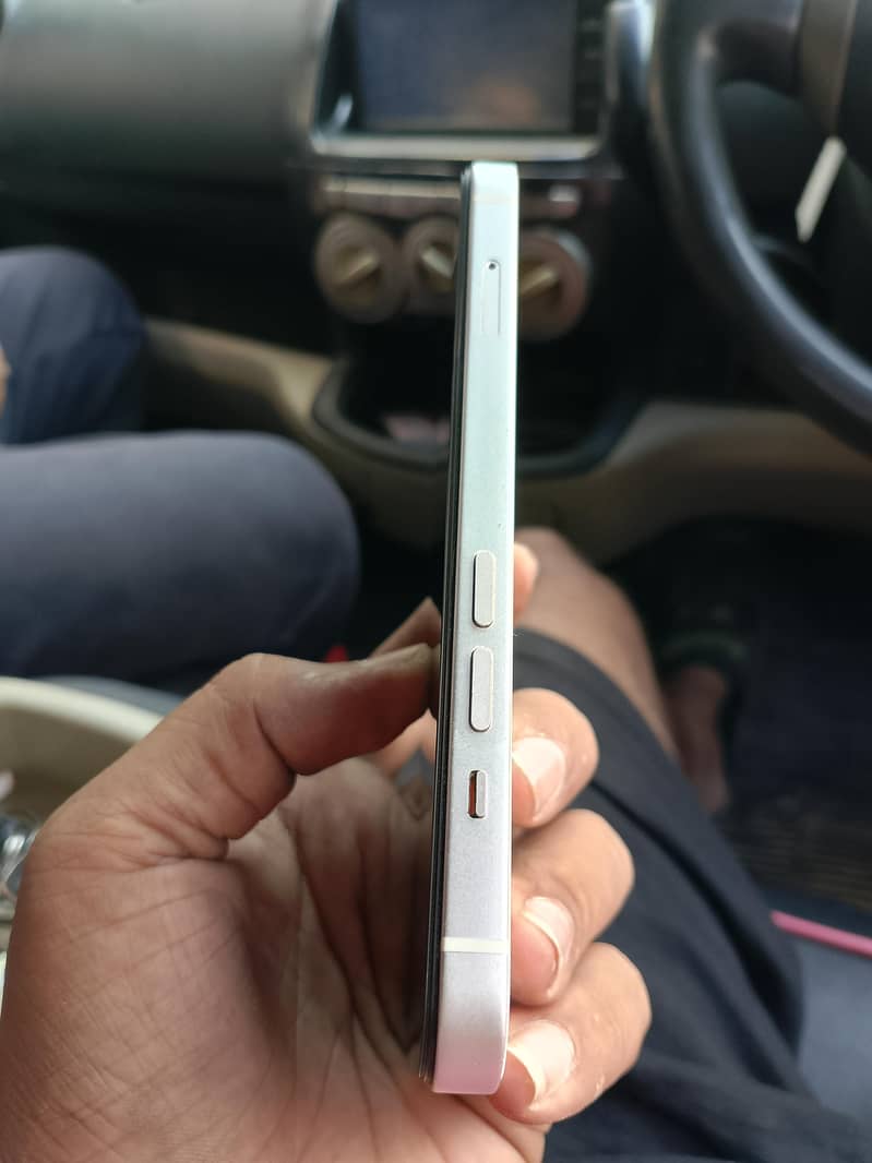 Apple iPhone 13 3