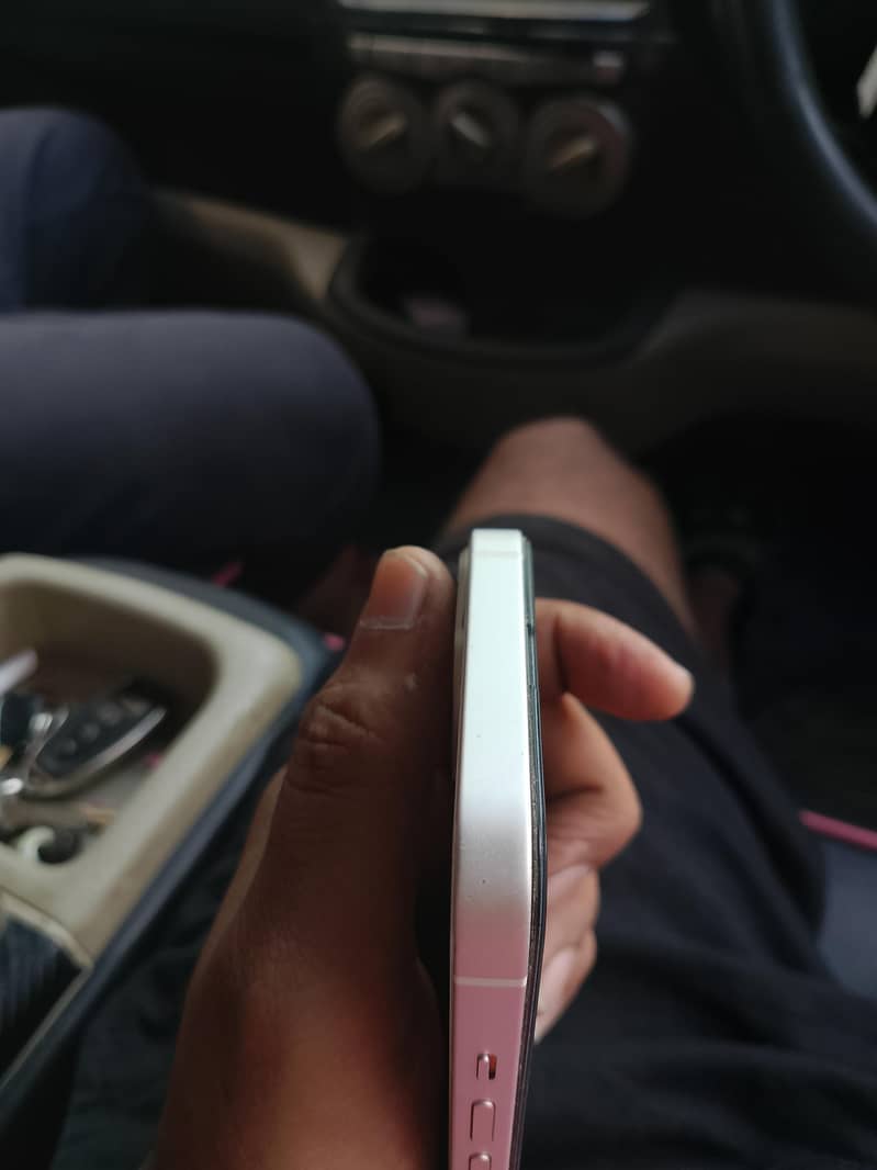 Apple iPhone 13 5
