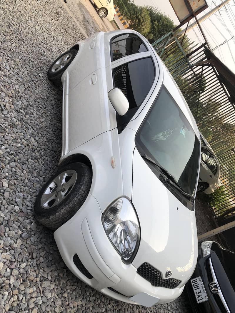 Toyota Vitz 1