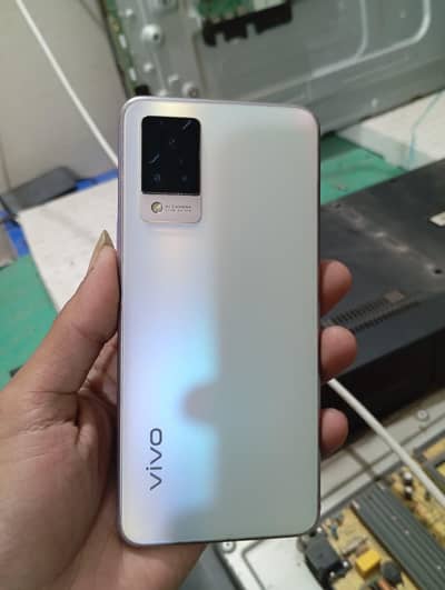 Vivo V21
