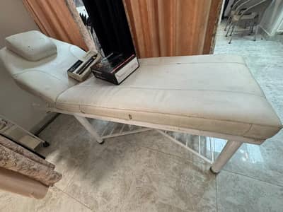 Facial/massage bed