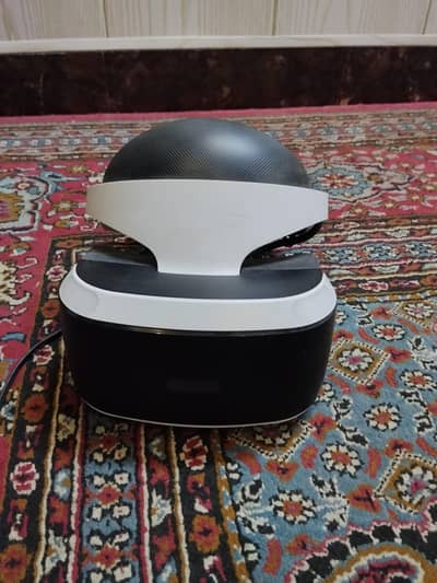 PS VR in very good condition with 3 controllers and a stand