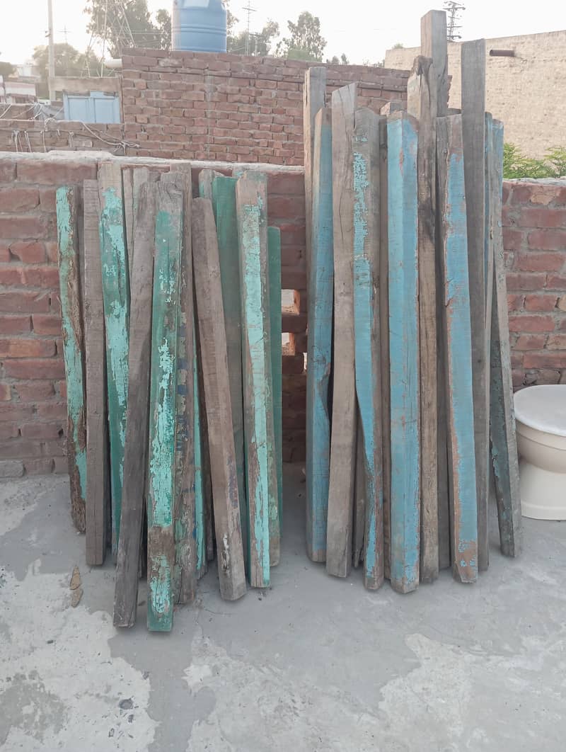 چھت والے لکڑی کے بالے فروخت کے لیے دستیاب 2