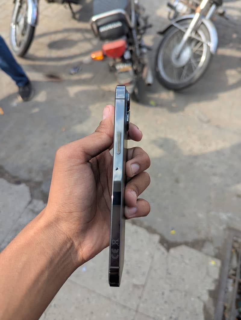 Apple iPhone 13 Pro Max 0
