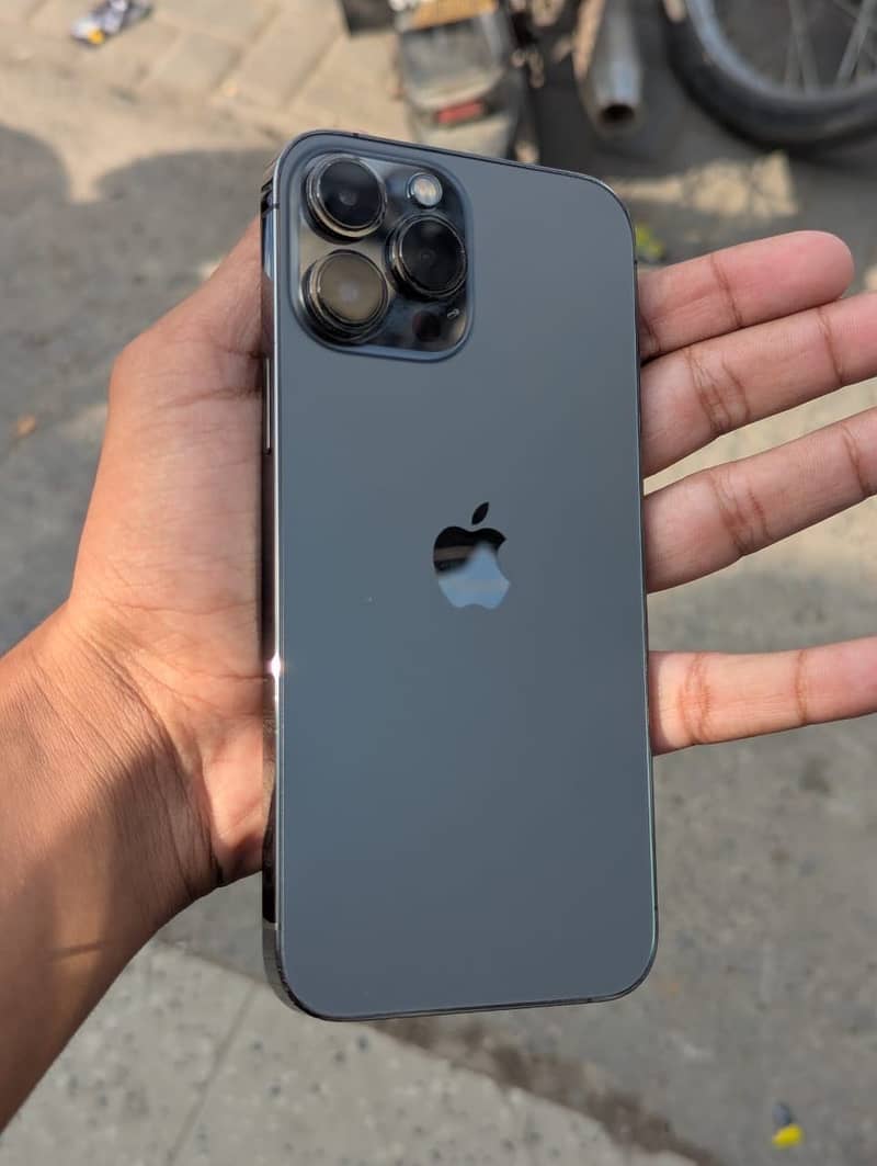 Apple iPhone 13 Pro Max 4