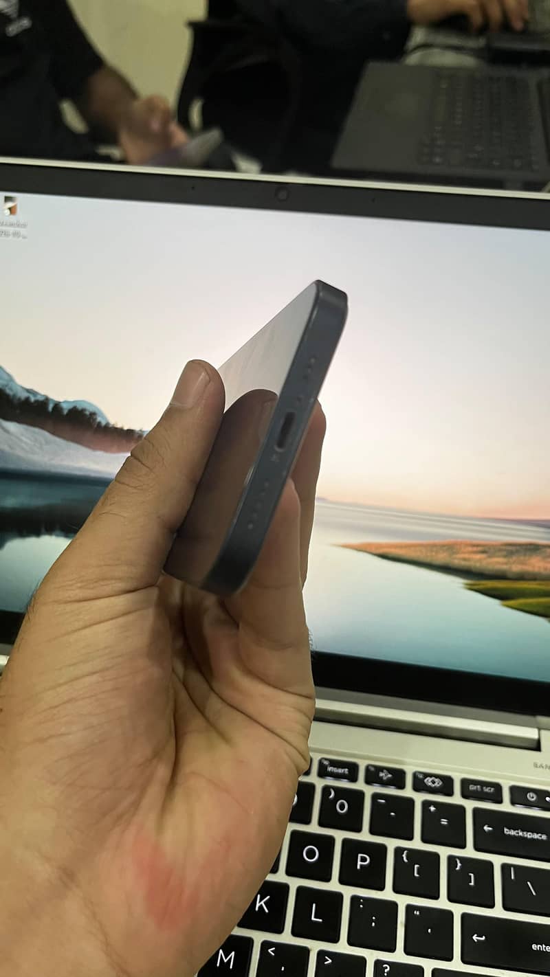Apple iPhone 12 3