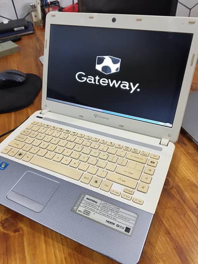 Gateway NV47H | Core i5 (2nd Gen) 12GB RAM | Window 7 | Good Condition