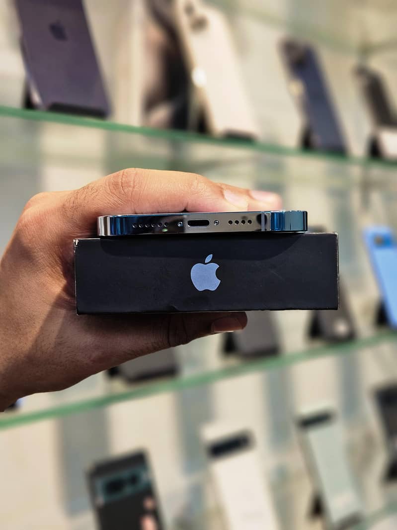 Apple iPhone 13 Pro Max 4