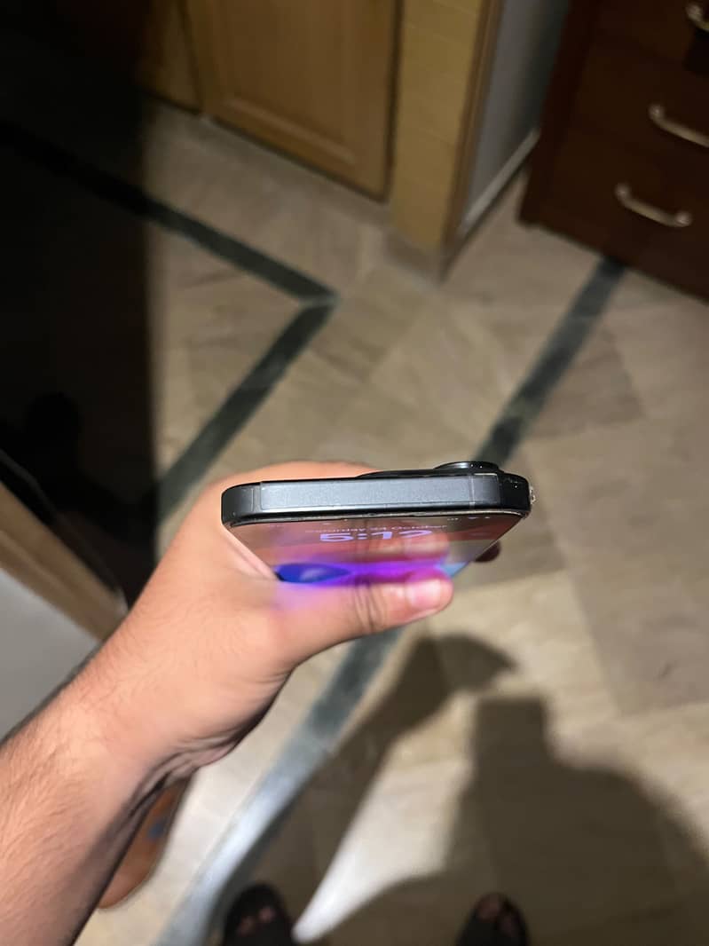 Apple iPhone 16 Pro 2