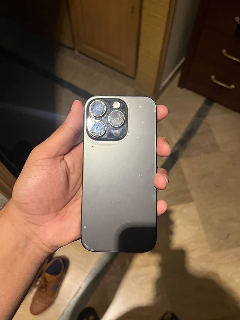 Apple iPhone 16 Pro 4