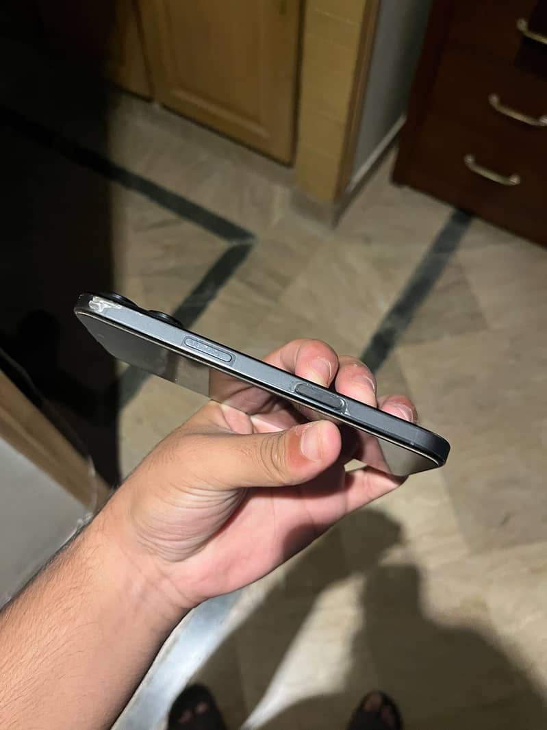 Apple iPhone 16 Pro 6