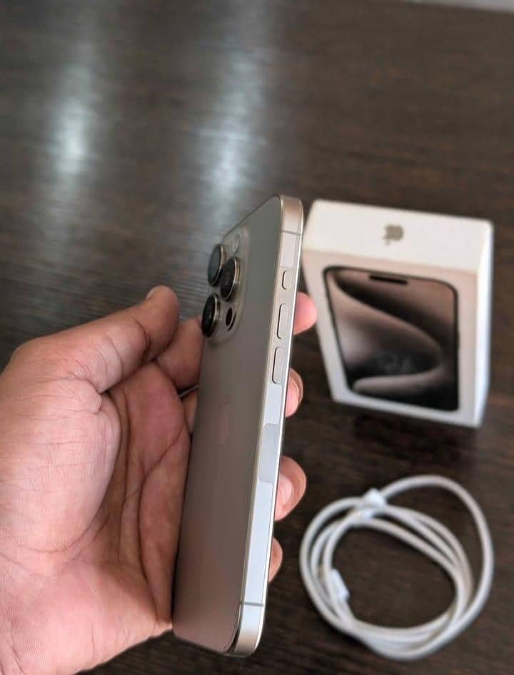 Apple iPhone 15 Pro Max 1