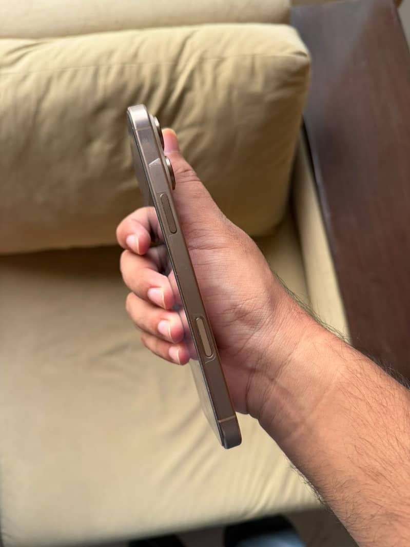 Apple iPhone 16 Pro Max 1
