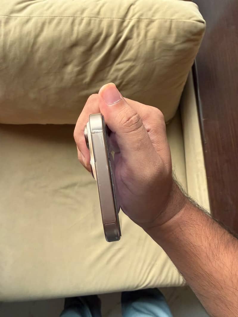 Apple iPhone 16 Pro Max 3
