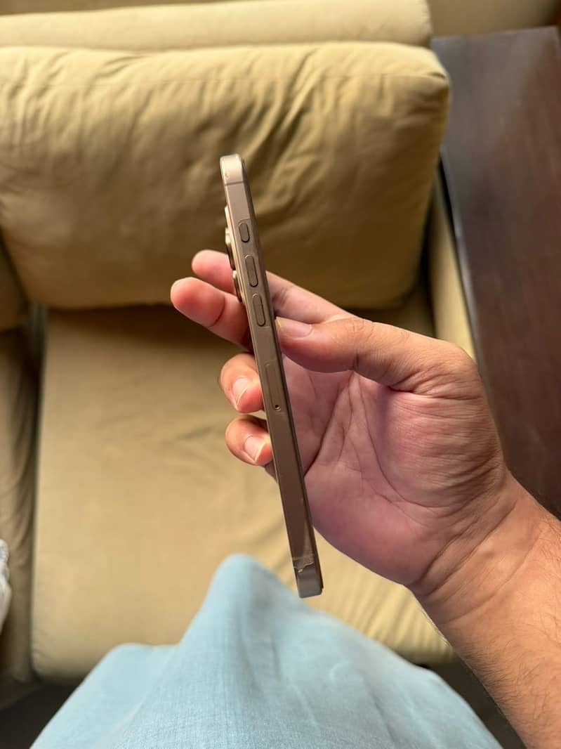 Apple iPhone 16 Pro Max 5