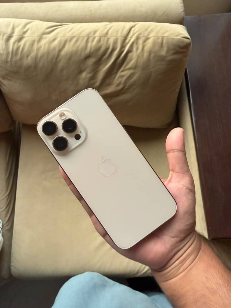 Apple iPhone 16 Pro Max 6