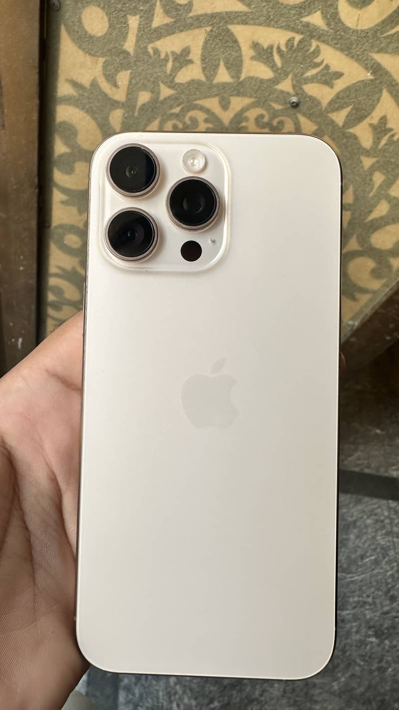 Apple iPhone 16 Pro Max 2