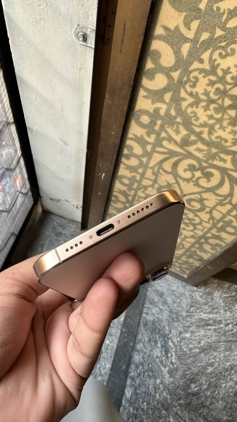 Apple iPhone 16 Pro Max 5
