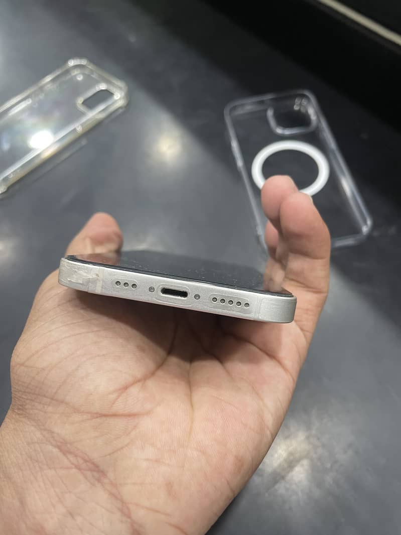 Apple iPhone 13 1