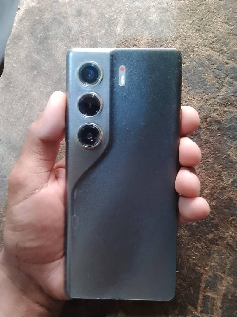 Tecno CAMON 40 Pro 0