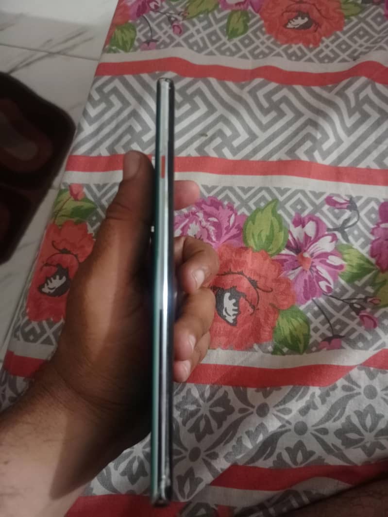 Tecno CAMON 40 Pro 4