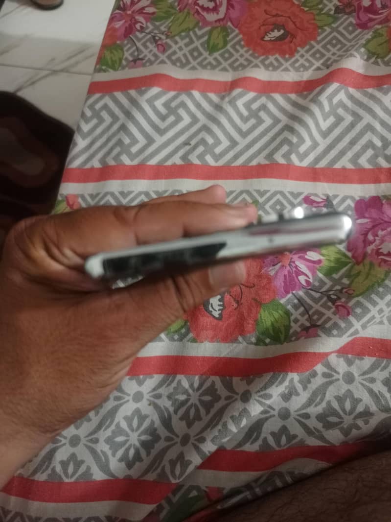 Tecno CAMON 40 Pro 6
