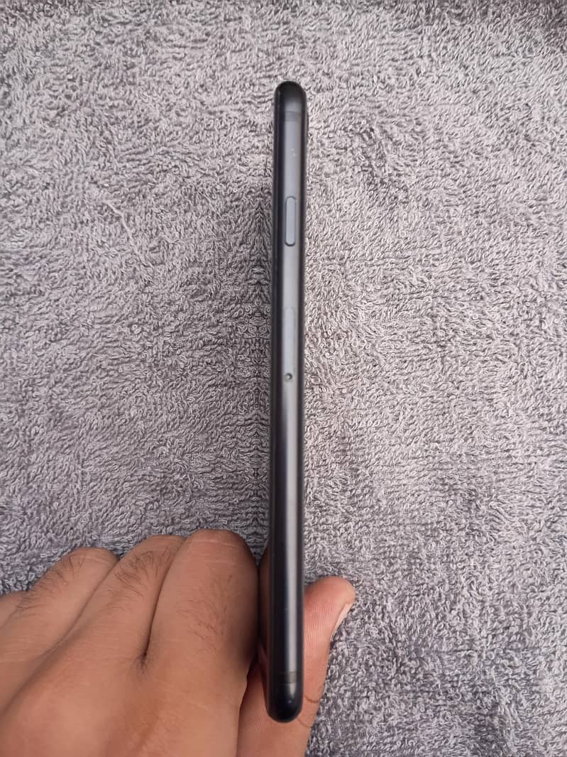 iPhone SE 2020 4
