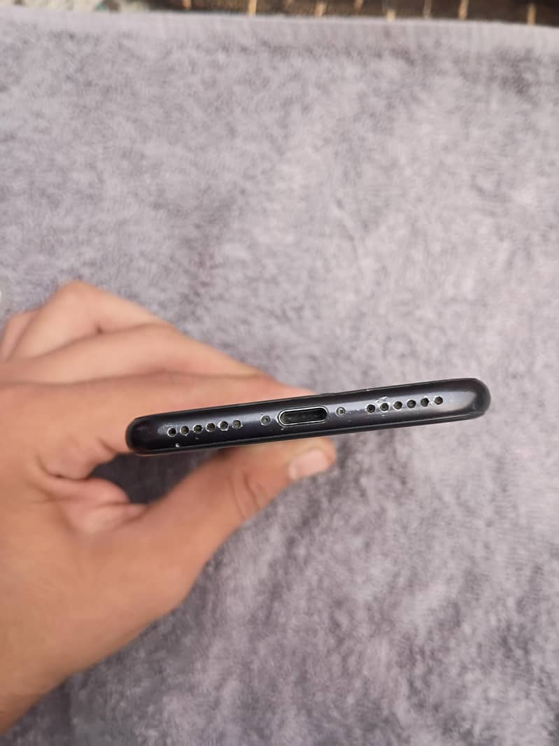 iPhone SE 2020 6