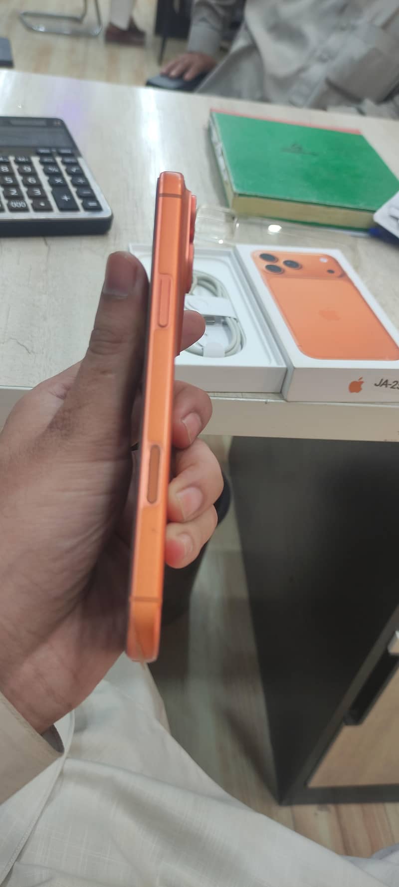 Apple iPhone 17 Pro Max 4