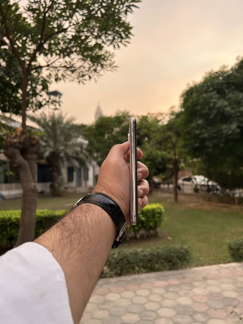 Apple iPhone X 3