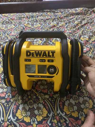 Brand New DEWALT 18V XR Cordless Tyre Inflator