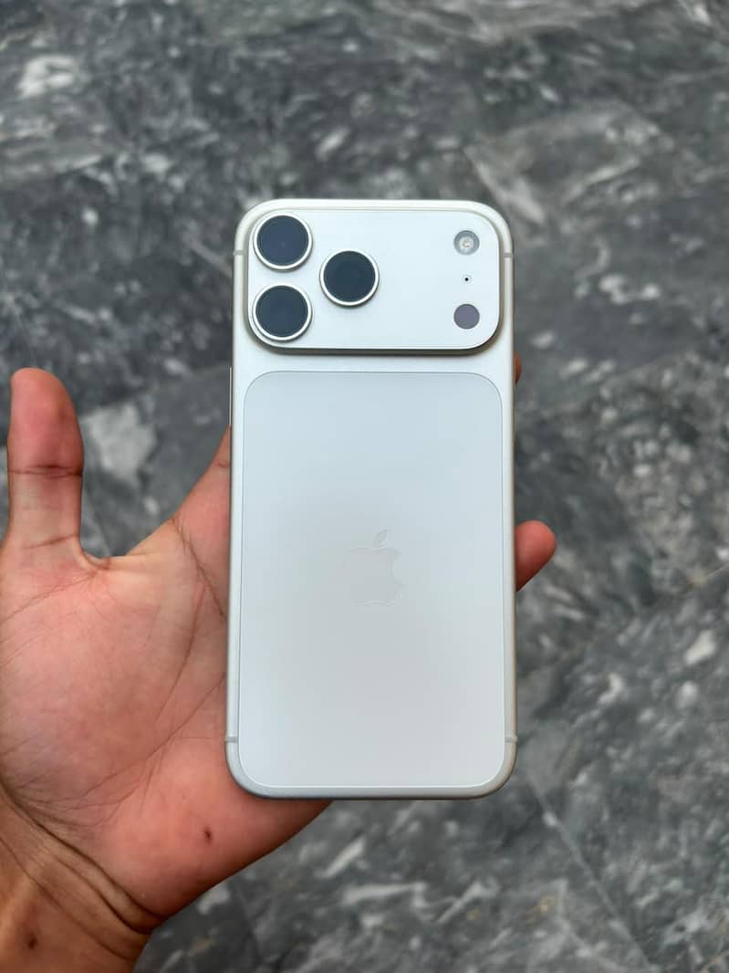 Apple iPhone 17 Pro Max 0