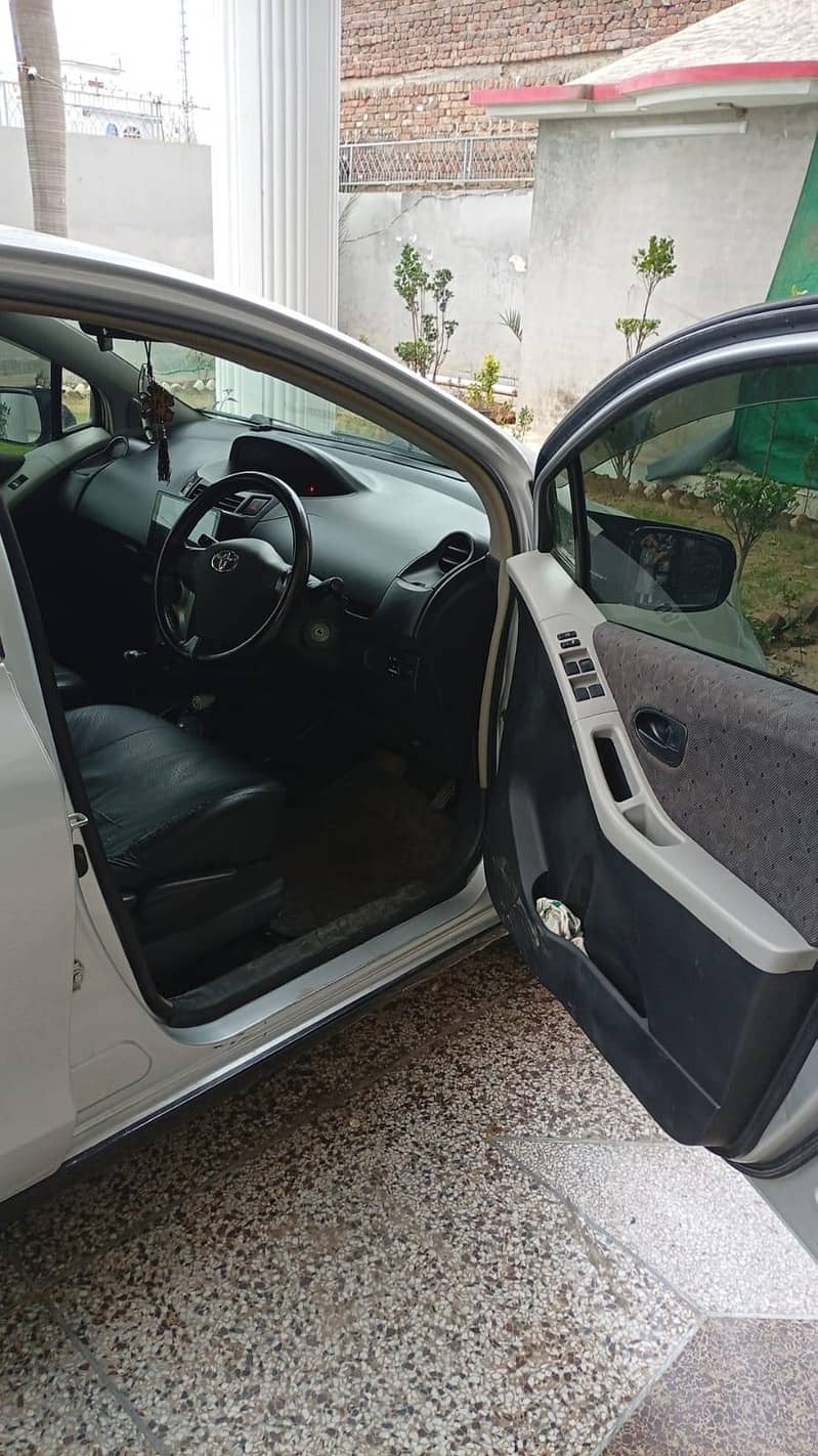 Toyota Vitz 2012 4