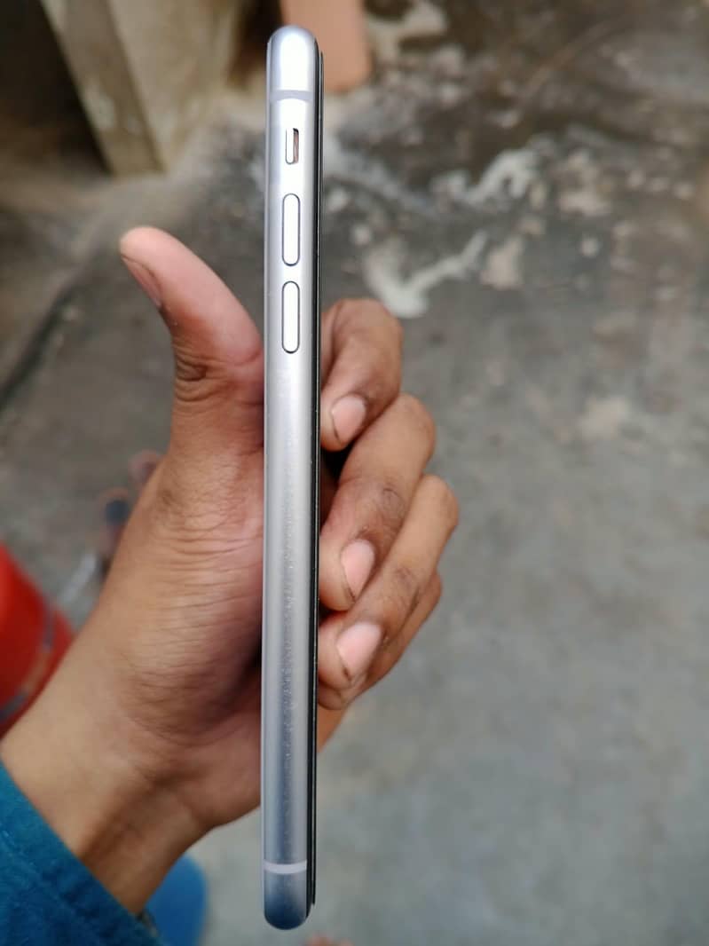 Apple iPhone 11 3